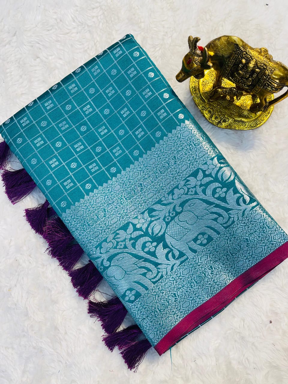 Premium Khicha Checks Silk Saree with Rich Zari Pallu & Kanchipuram Border – Elegant Festive Wear for Boutique Display