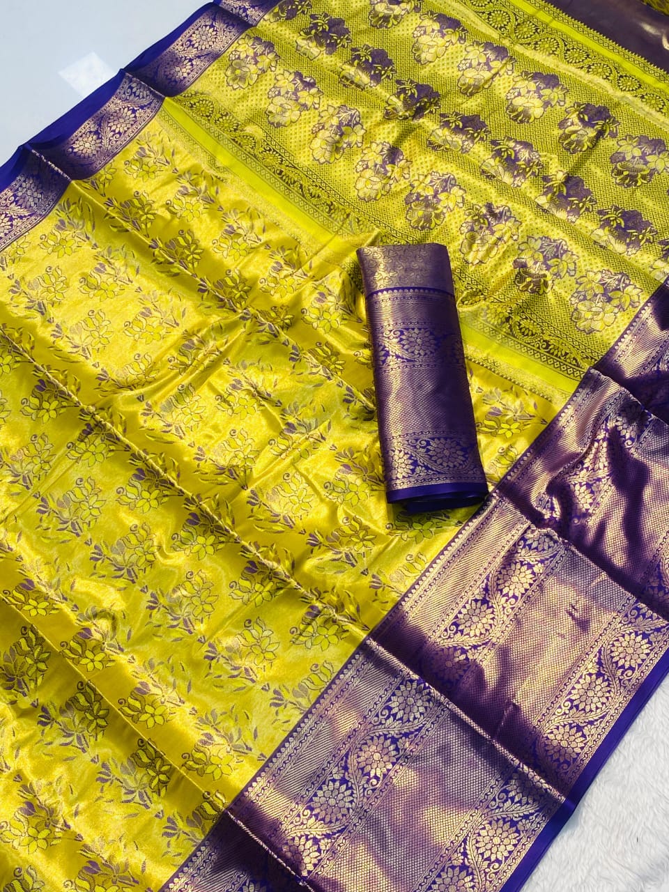 Bridal Kanjivaram Semi Silk Saree with Rich Weaving & Traditional Zari Border – Premium Wedding Wear for Boutique Displays & Festive Gifting