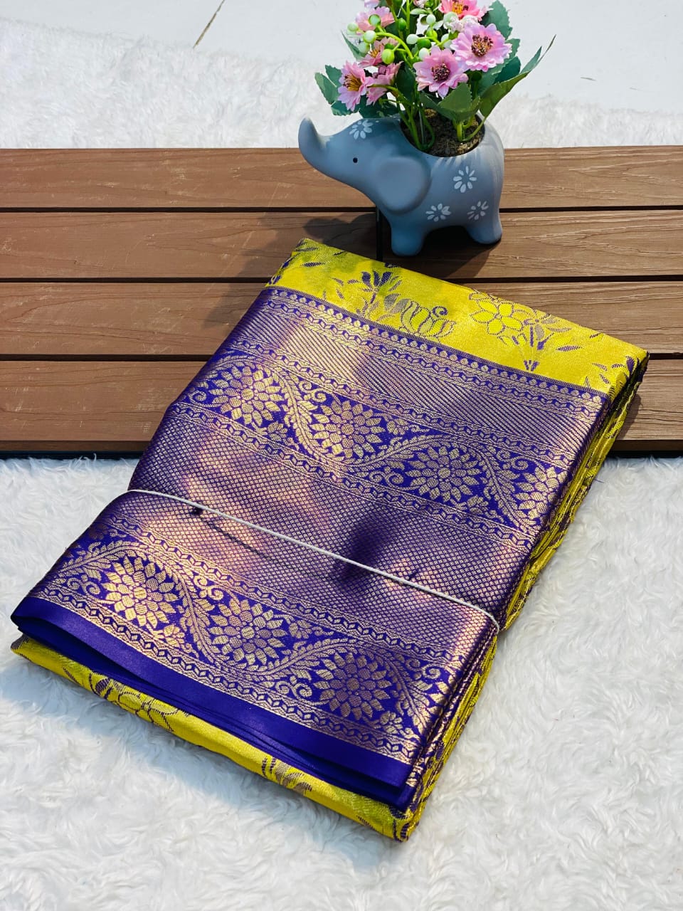 Bridal Kanjivaram Semi Silk Saree with Rich Weaving & Traditional Zari Border – Premium Wedding Wear for Boutique Displays & Festive Gifting