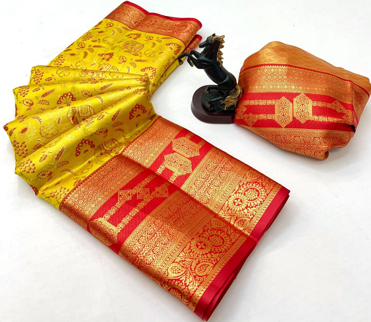 Bridal Kanjivaram Semi Pattu Saree with Contrast Zari Border & Rich Weaving Pallu – Grand Elegance for Wedding Displays & Boutique Gifting