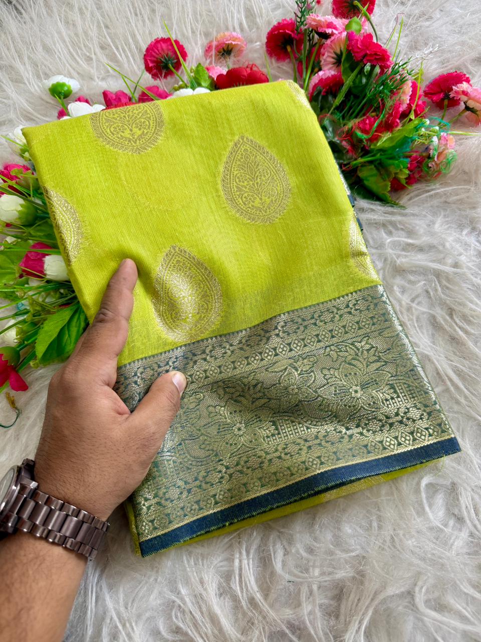 Maheshwari Cotton Silk Saree with Golden Zari & Rich Borders – Elegant Festive Wear for Boutique Displays & Traditional Gifting