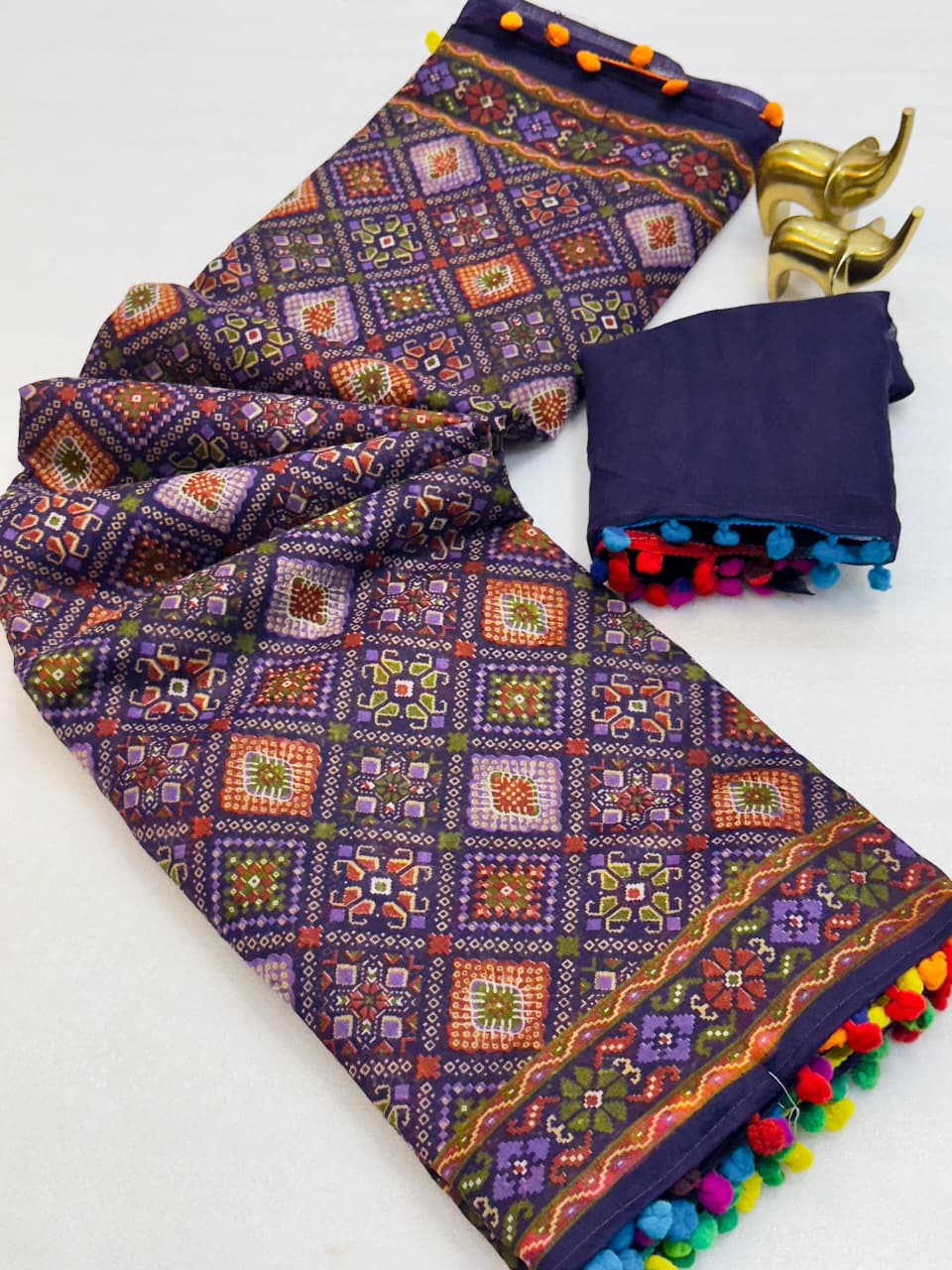 Mul Mul Soft Cotton Ikkat Print Saree with Pom Pom Border & Running Blouse – Playful Heritage for Boutique Displays & Festive Gifting