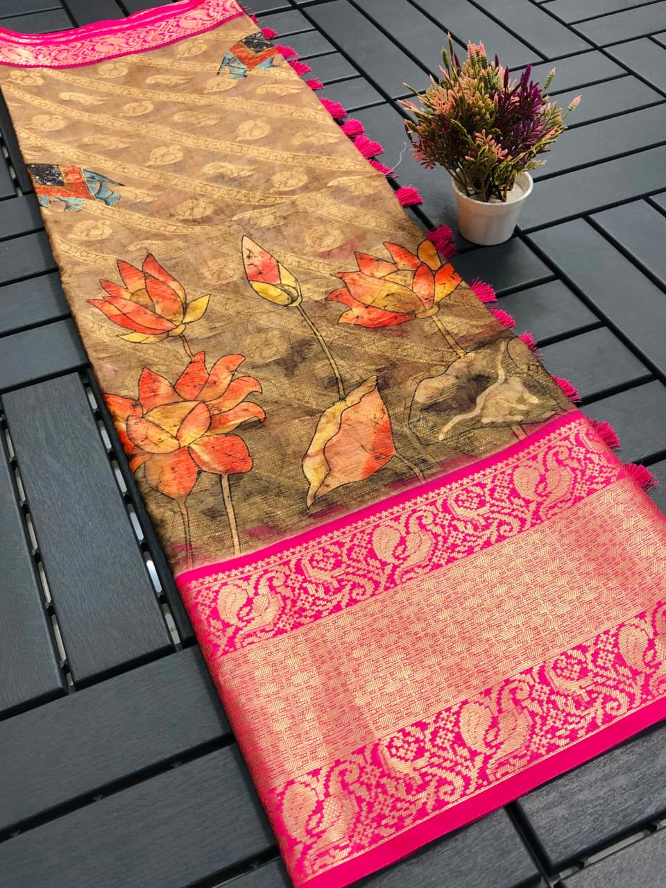 Heavy Chandrikapattu Soft Organza Jacquard Silk Saree with 3D Kalamkari Print & Zari Gold Weaving