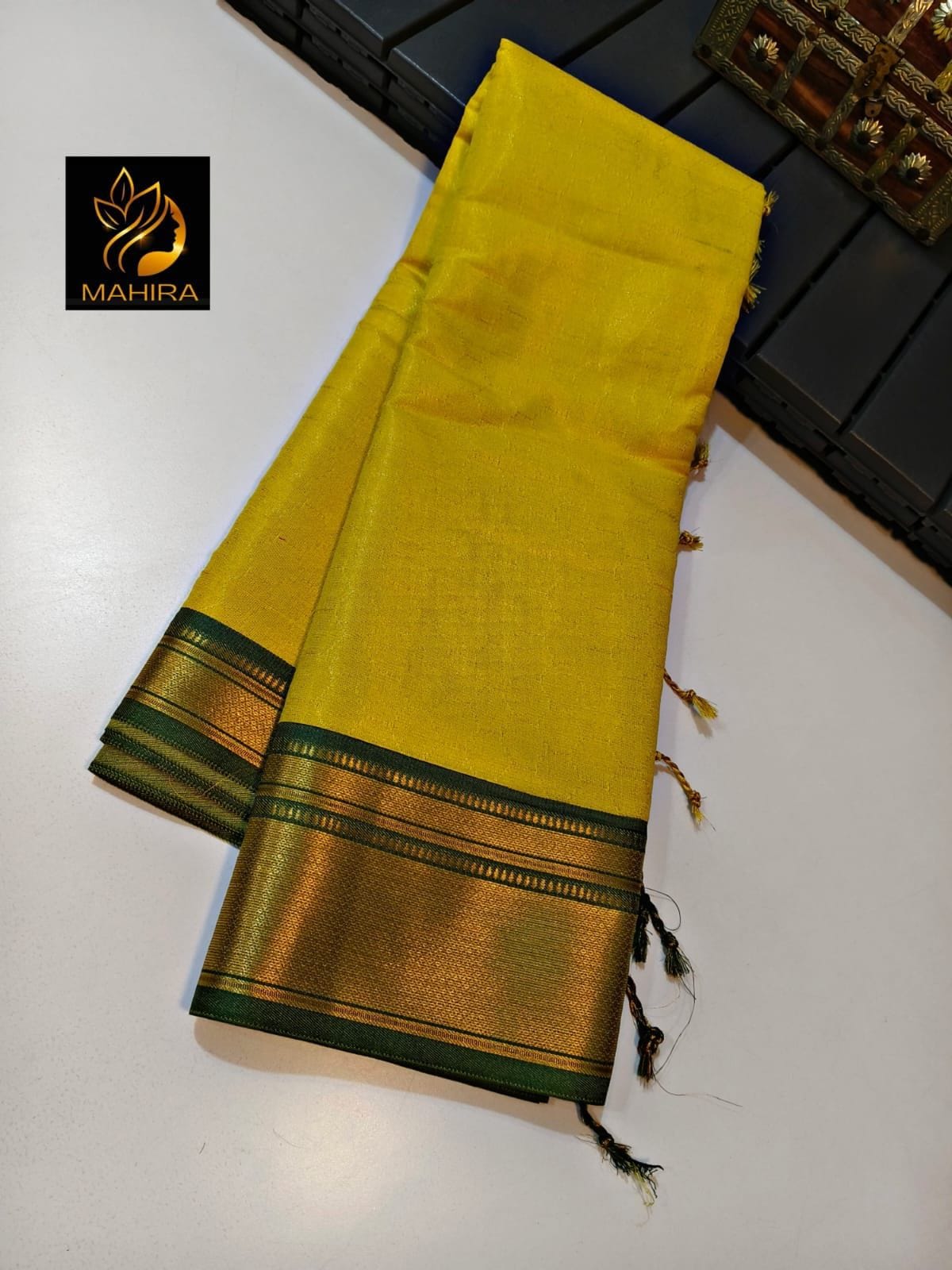 Pure Mercerised Kanchivaram Silk Saree with Small Checks Zari Pattern & Contrast Jacquard Blouse – Regal Heritage for Boutique Displays & Festive Bulk Orders