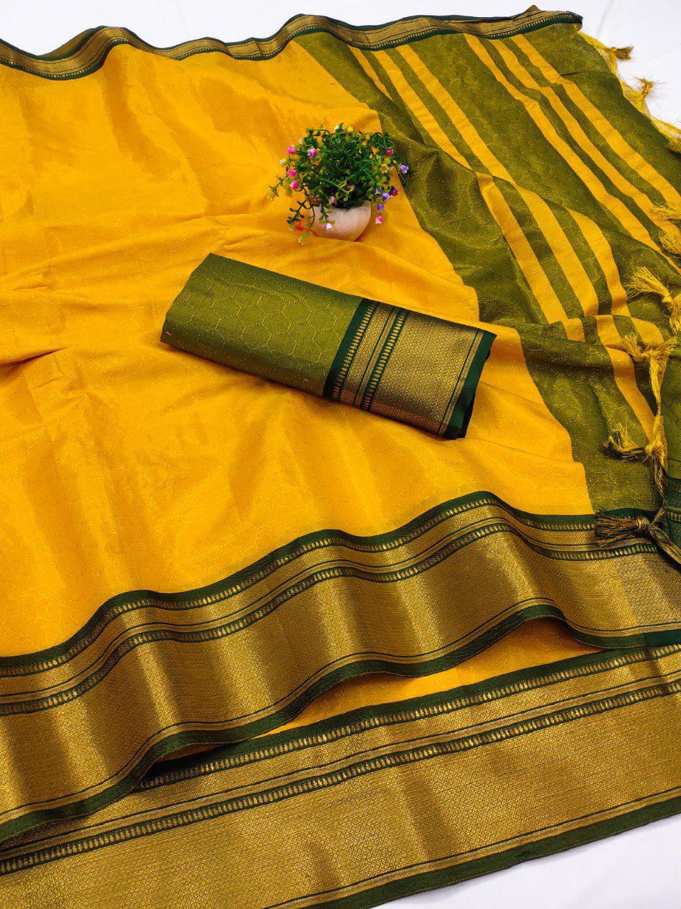 Pure Mercerised Kanchivaram Silk Saree with Small Checks Zari Pattern & Contrast Jacquard Blouse – Regal Heritage for Boutique Displays & Festive Bulk Orders