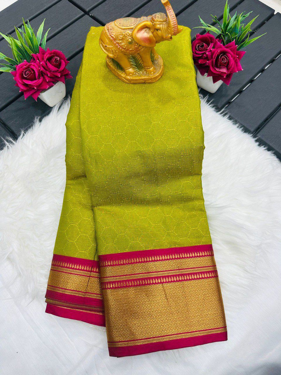 Pure Mercerised Kanchivaram Silk Saree with Small Checks Zari Pattern & Contrast Jacquard Blouse – Regal Heritage for Boutique Displays & Festive Bulk Orders