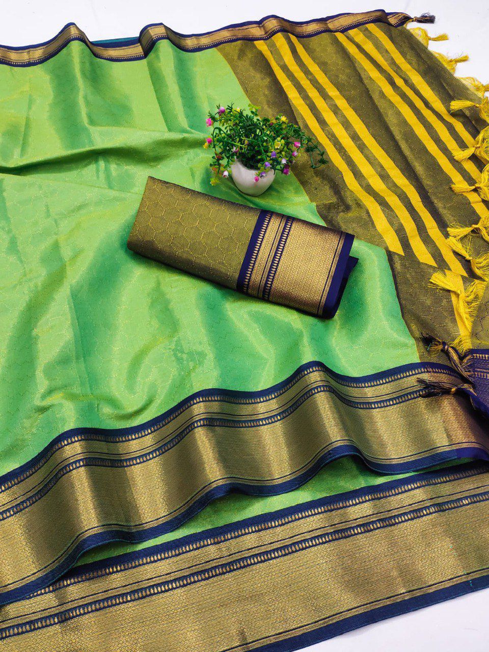 Pure Mercerised Kanchivaram Silk Saree with Small Checks Zari Pattern & Contrast Jacquard Blouse – Regal Heritage for Boutique Displays & Festive Bulk Orders