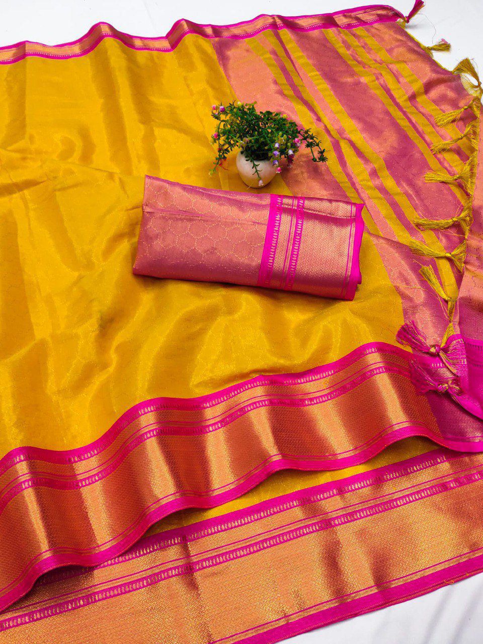 Pure Mercerised Kanchivaram Silk Saree with Small Checks Zari Pattern & Contrast Jacquard Blouse – Regal Heritage for Boutique Displays & Festive Bulk Orders