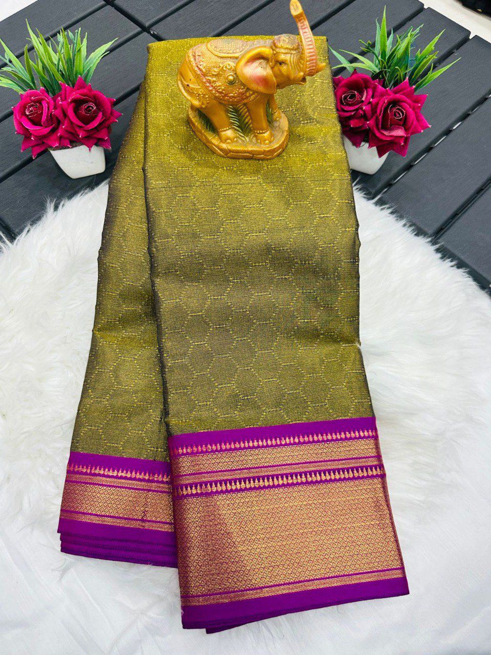 Pure Mercerised Kanchivaram Silk Saree with Small Checks Zari Pattern & Contrast Jacquard Blouse – Regal Heritage for Boutique Displays & Festive Bulk Orders