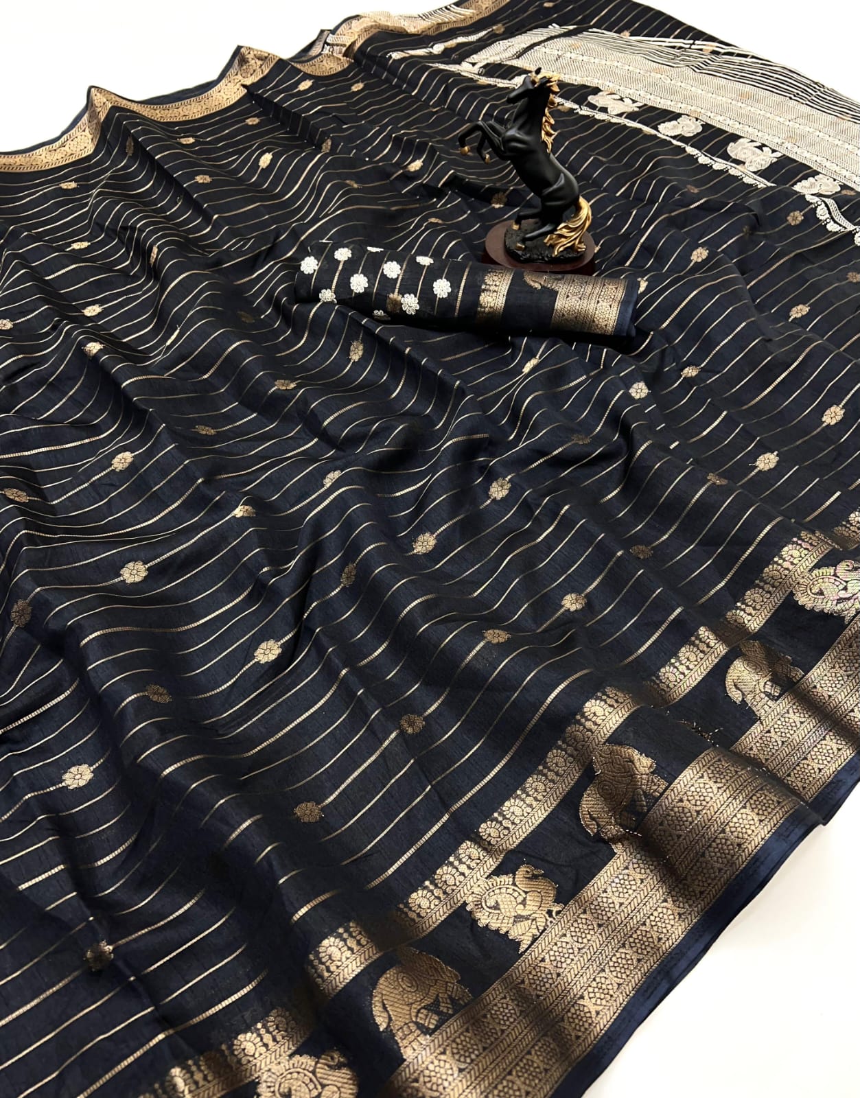 🌿 Premium Fox Georgette Saree – Kalamkari Border, Copper Zari Weaving & Designer Butti Blouse 🌿