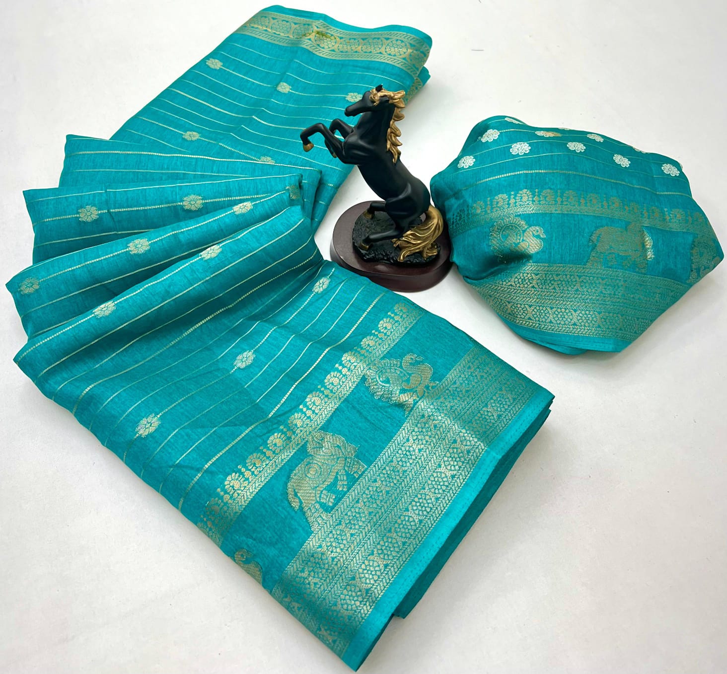 🌿 Premium Fox Georgette Saree – Kalamkari Border, Copper Zari Weaving & Designer Butti Blouse 🌿