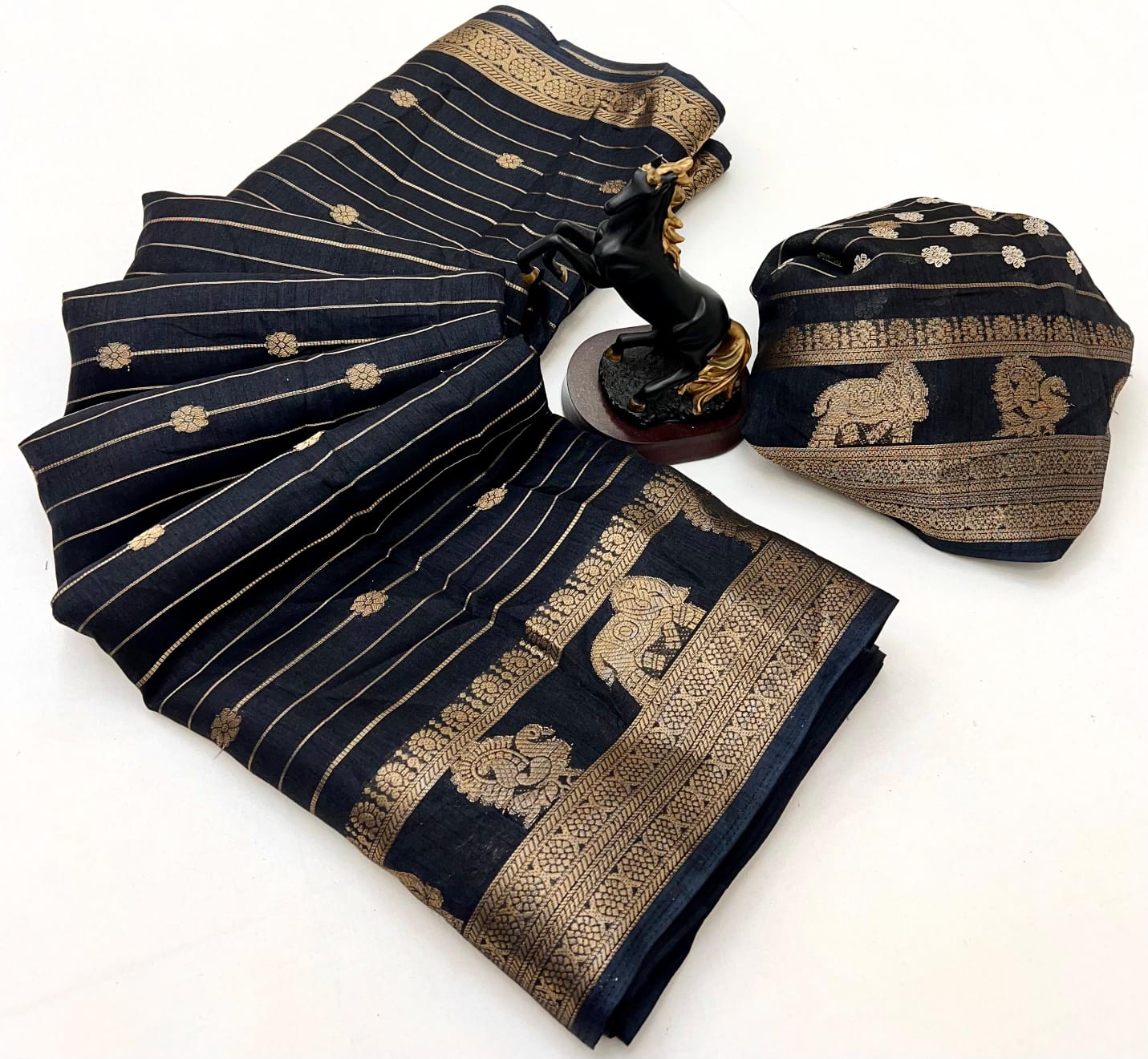 🌿 Premium Fox Georgette Saree – Kalamkari Border, Copper Zari Weaving & Designer Butti Blouse 🌿