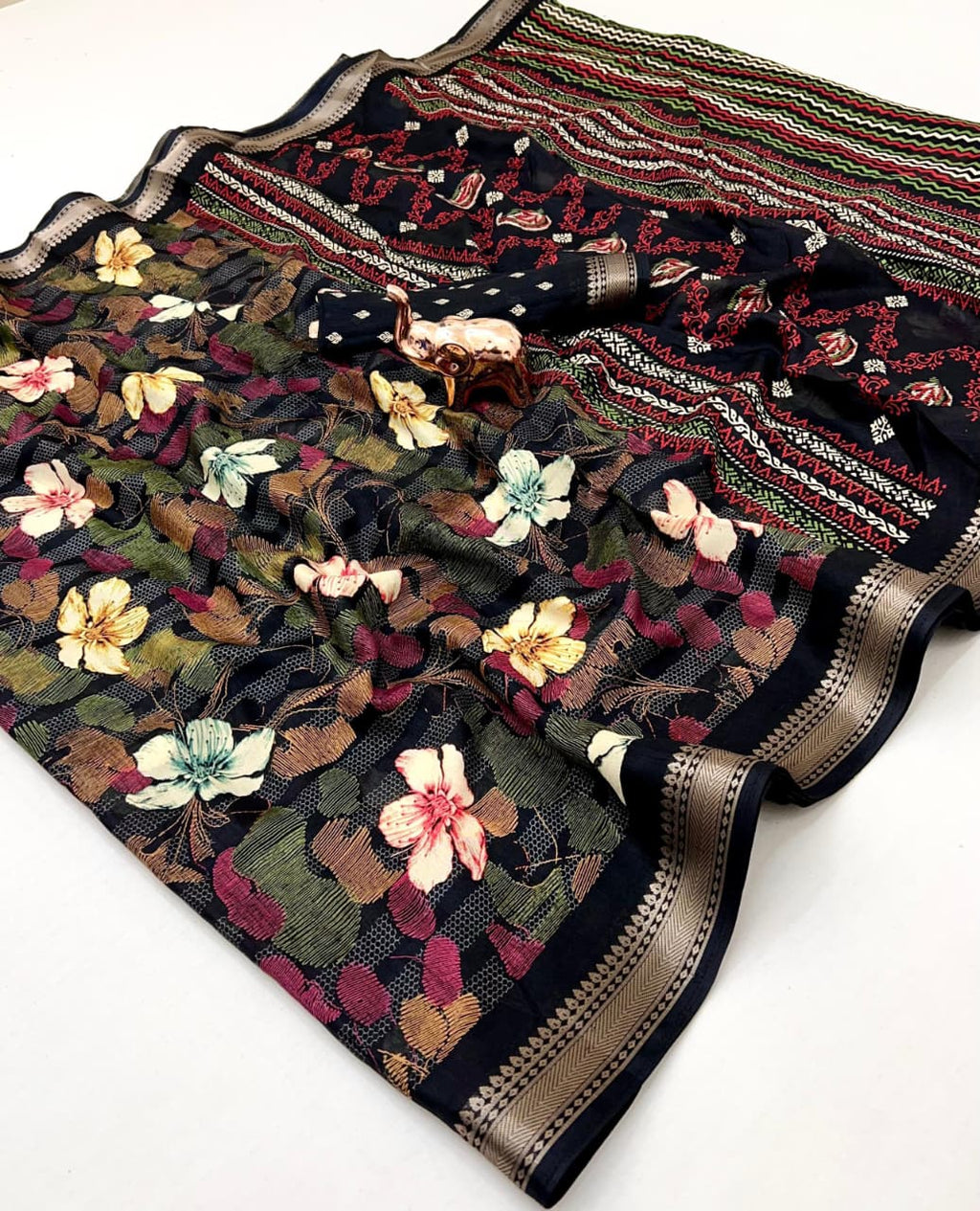 Blend Cotton Saree with Floral Prints, Zari Border & Contrast Blouse – Stylish Designer Collection