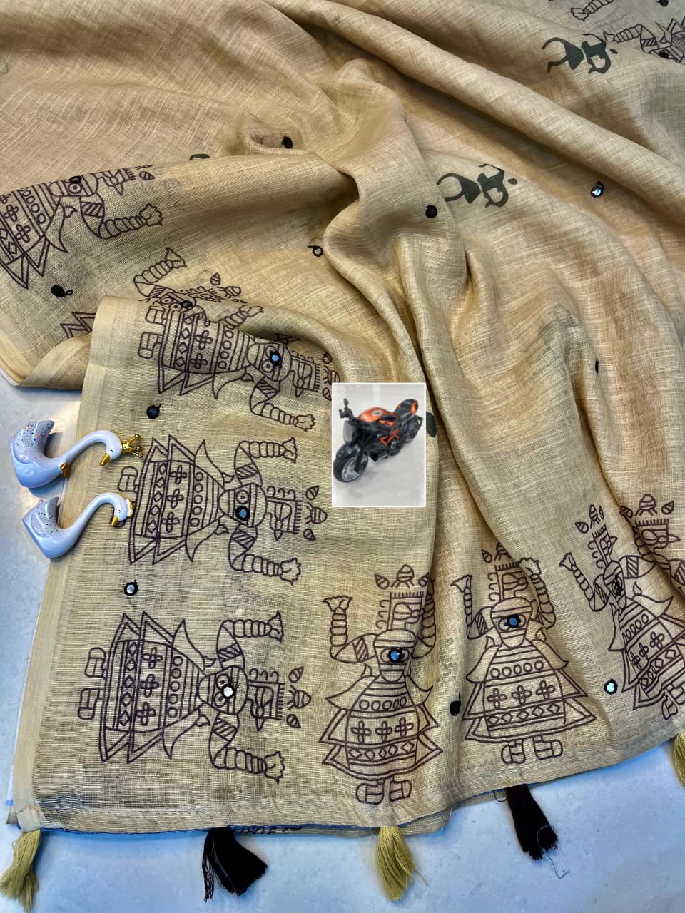 Soft Linen Cotton Saree with Aari Mirror Work & Tassled Pallu – Premium New Arrival