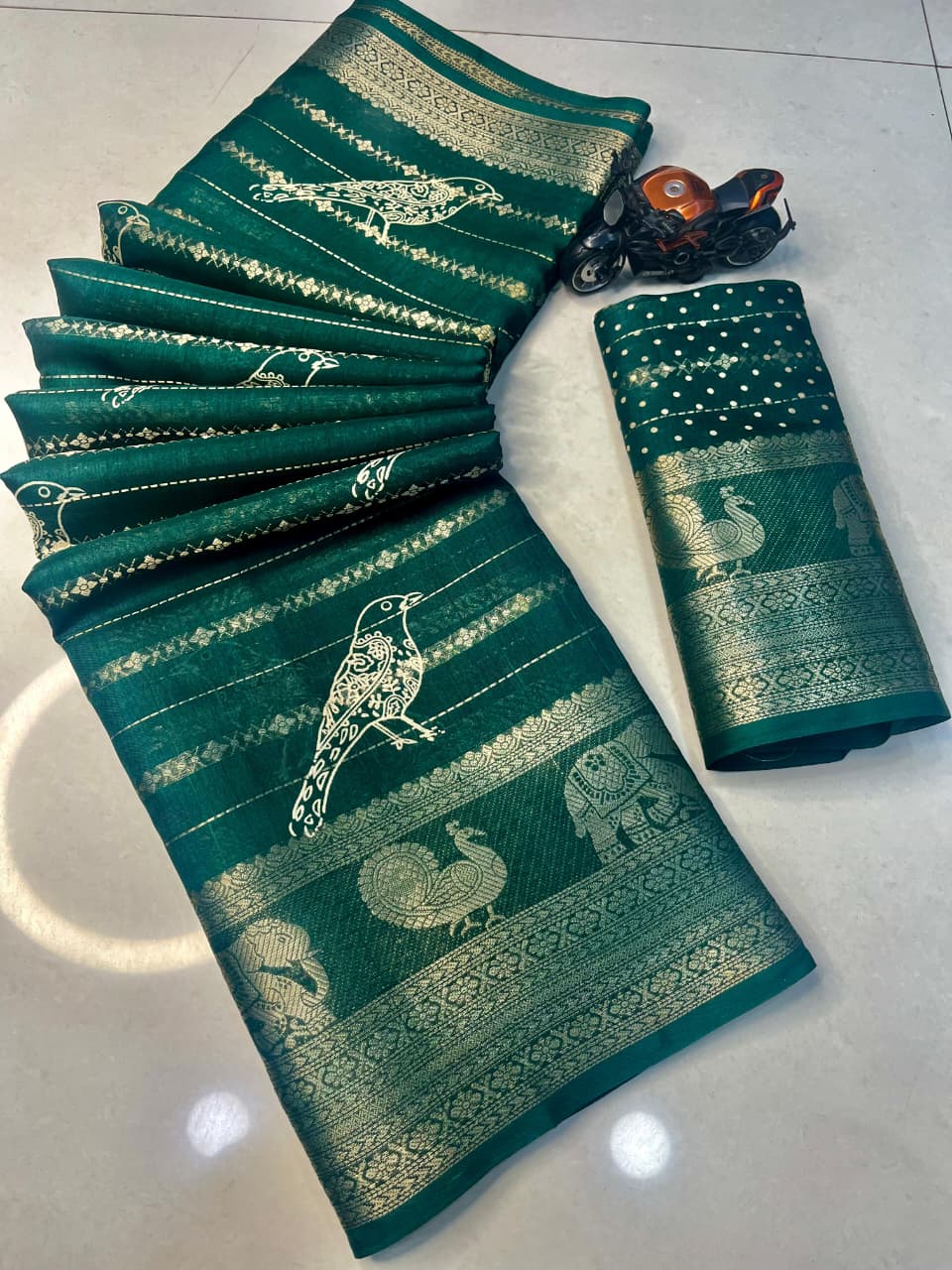 Viscose Georgette Saree with All-Over Floral Print & Printed Blouse – Lightweight Grace for Boutique Elegance