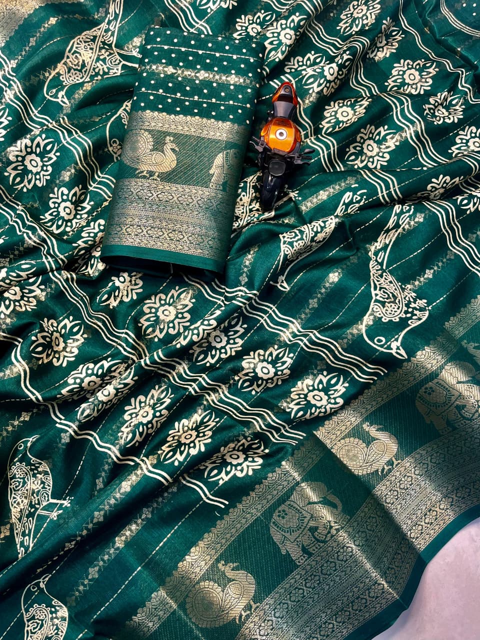 Viscose Georgette Saree with All-Over Floral Print & Printed Blouse – Lightweight Grace for Boutique Elegance