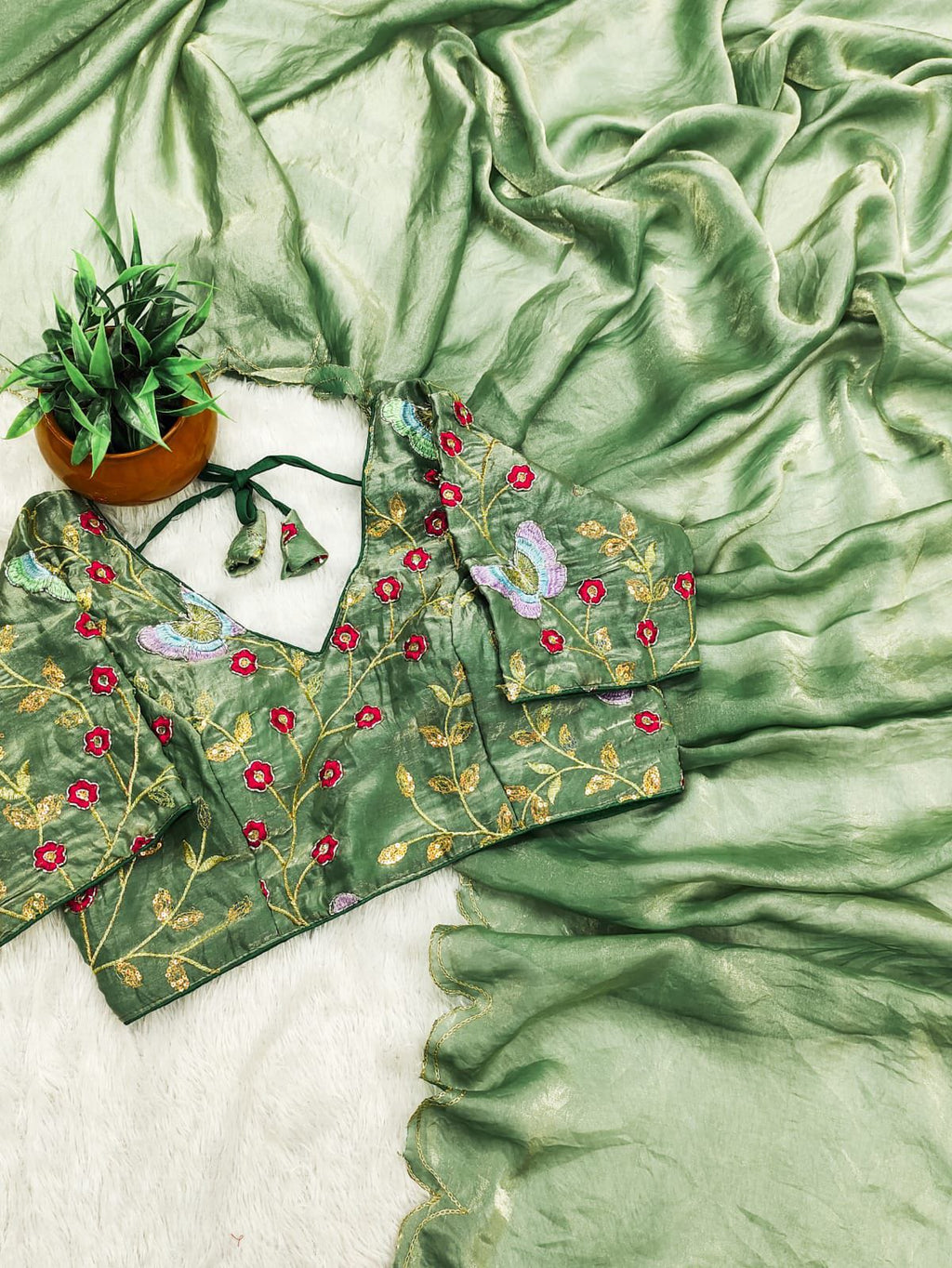 Fendy Satin Designer Saree with Double Arca & Jari Cut Work + Val Moti Blouse – Glamorous Statement for Sangeet & Cocktail Nights