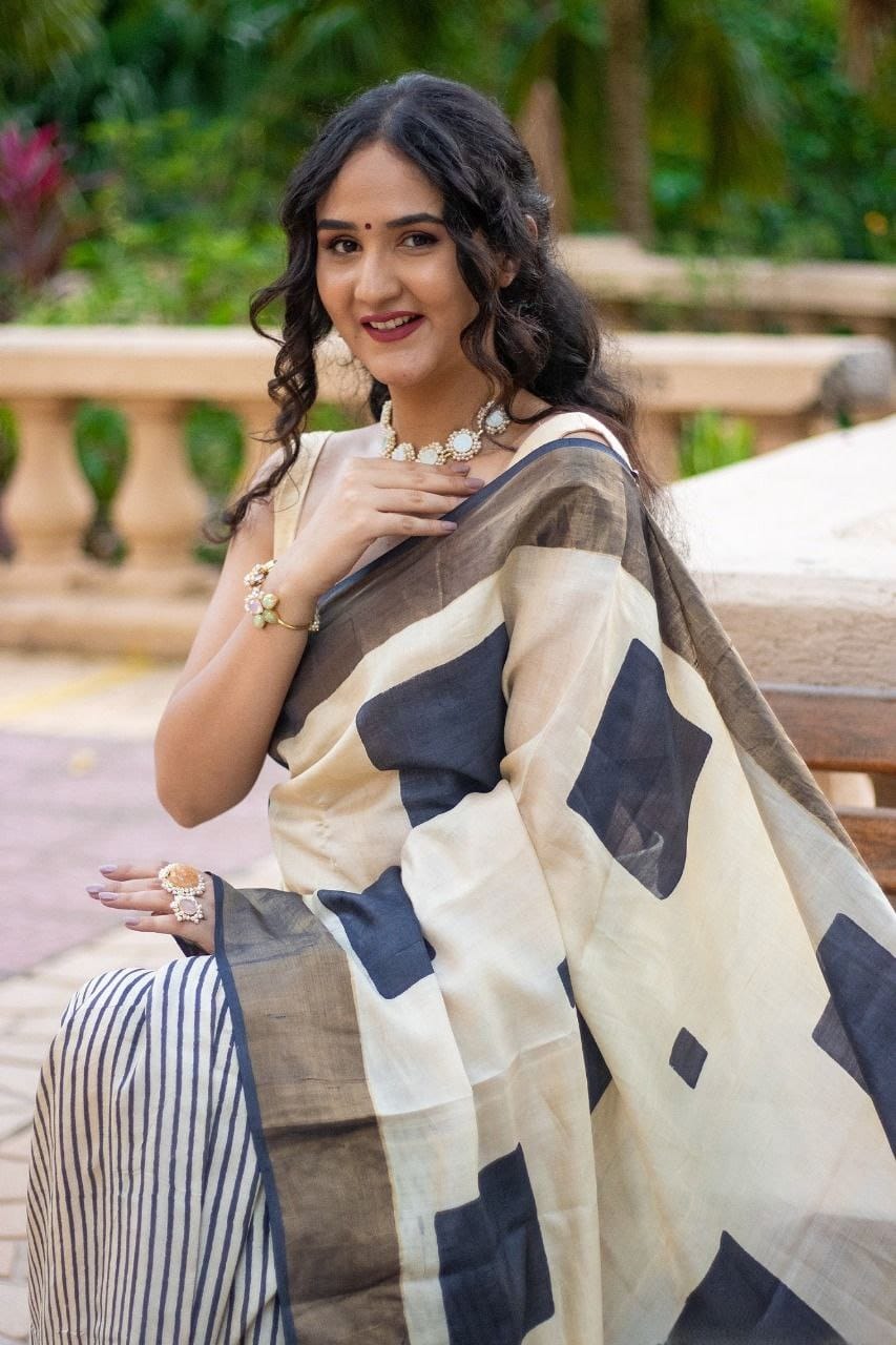 Dream Flare Kalamkari Tussar Silk Saree with Rich Jari Border & Coordinated Blouse – Artistic Heritage for Boutique Displays & Festive Gifting
