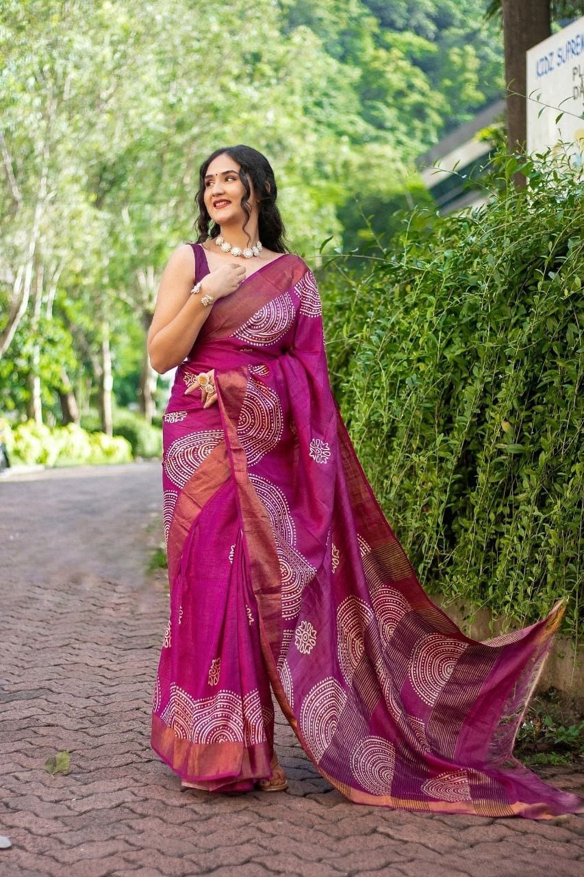 Dream Flare Kalamkari Tussar Silk Saree with Rich Jari Border & Coordinated Blouse – Artistic Heritage for Boutique Displays & Festive Gifting