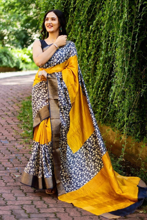 Dream Flare Kalamkari Tussar Silk Saree with Rich Jari Border & Coordinated Blouse – Artistic Heritage for Boutique Displays & Festive Gifting