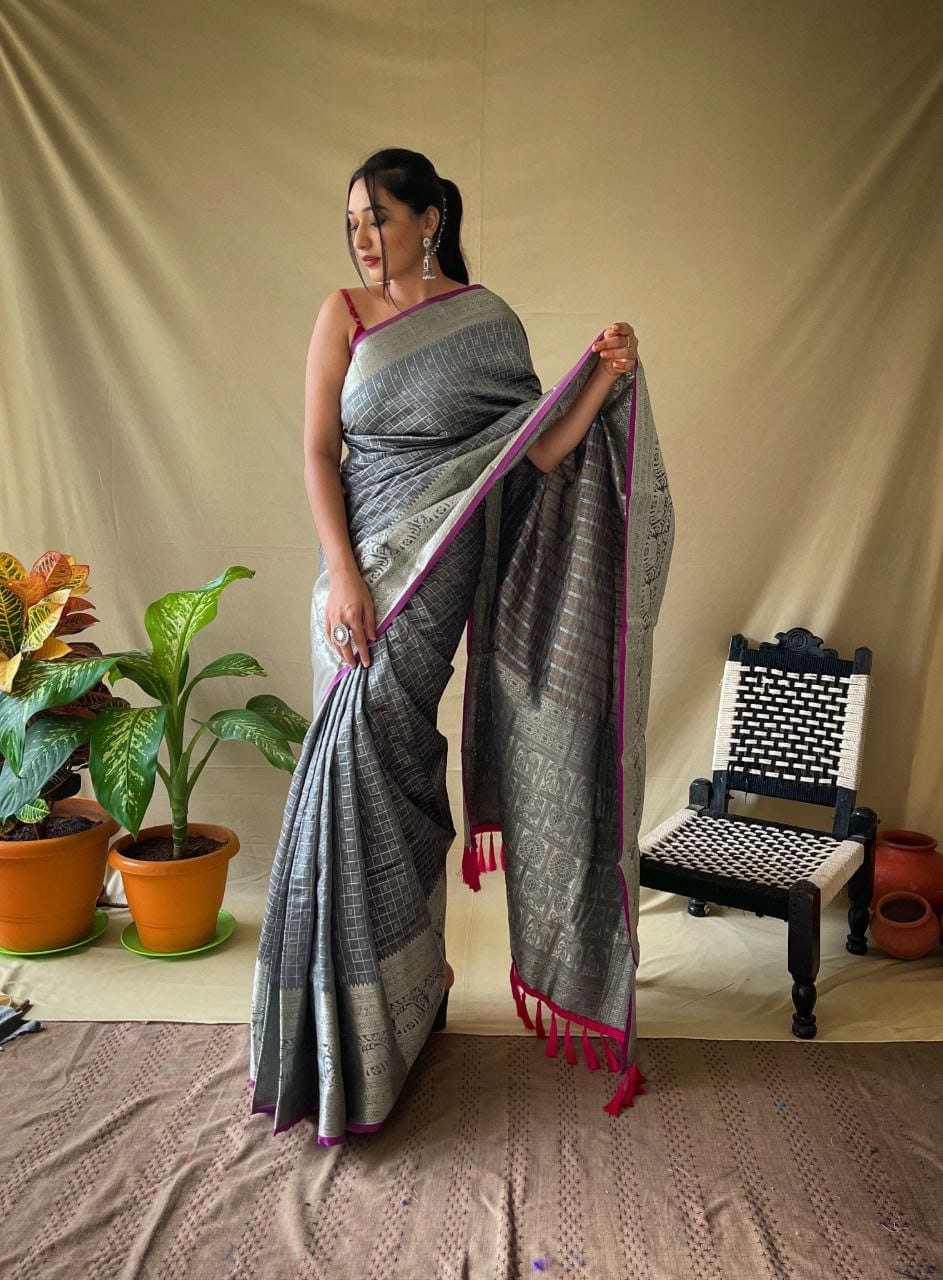 Premium Khicha Checks Silk Saree with Rich Zari Pallu & Kanchipuram Border – Elegant Festive Wear for Boutique Display