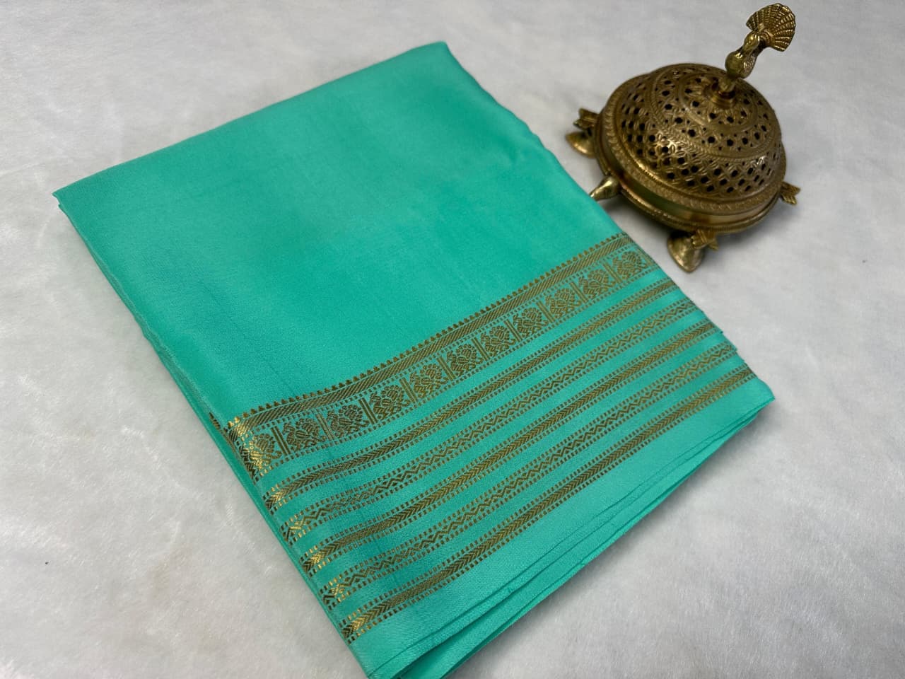 Semi Mysore Crape Silk Saree with Fancy Border & Chit Pallu – Soft Elegance for Boutique Displays & Festive Bulk Orders