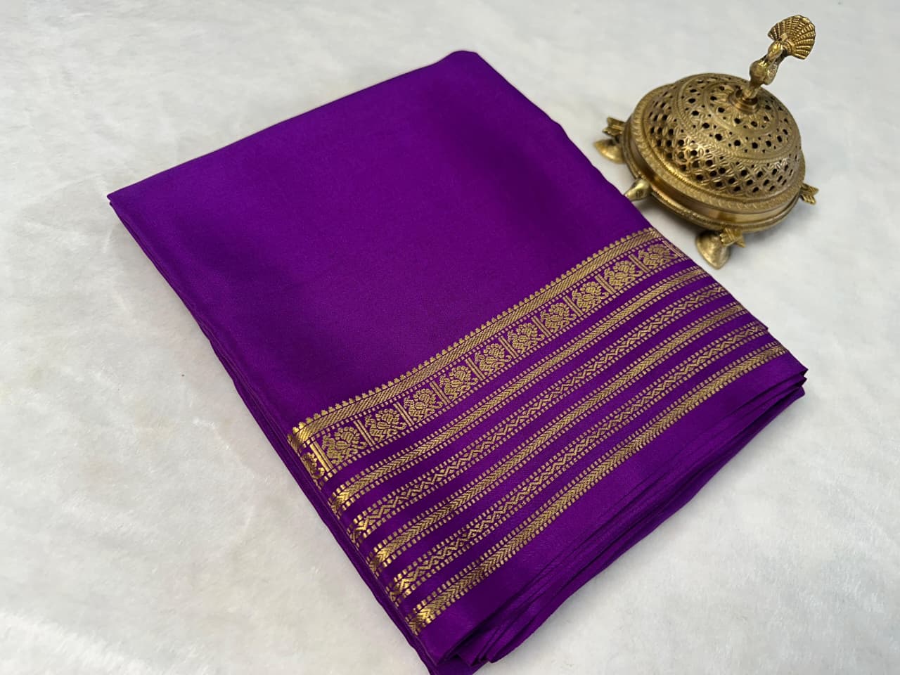 Semi Mysore Crape Silk Saree with Fancy Border & Chit Pallu – Soft Elegance for Boutique Displays & Festive Bulk Orders