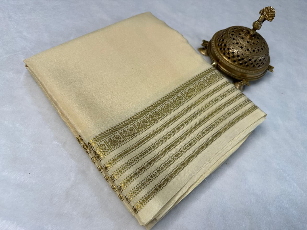 Semi Mysore Crape Silk Saree with Fancy Border & Chit Pallu – Soft Elegance for Boutique Displays & Festive Bulk Orders