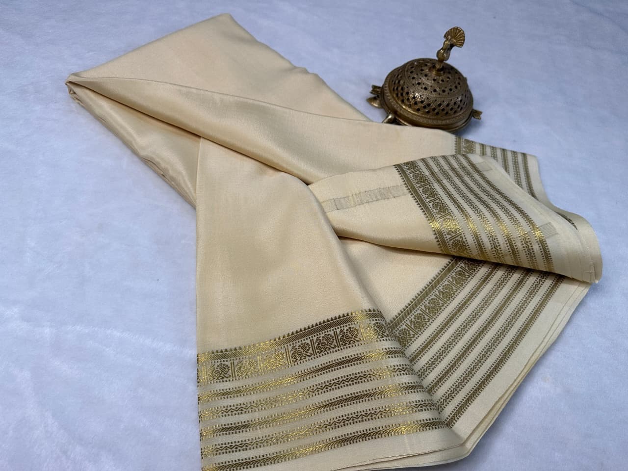 Semi Mysore Crape Silk Saree with Fancy Border & Chit Pallu – Soft Elegance for Boutique Displays & Festive Bulk Orders