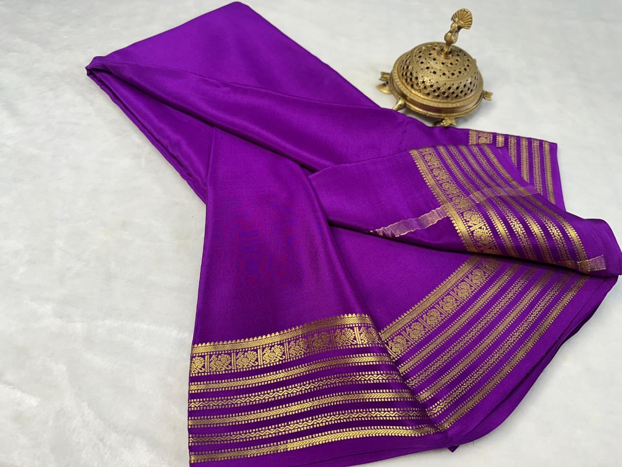 Semi Mysore Crape Silk Saree with Fancy Border & Chit Pallu – Soft Elegance for Boutique Displays & Festive Bulk Orders