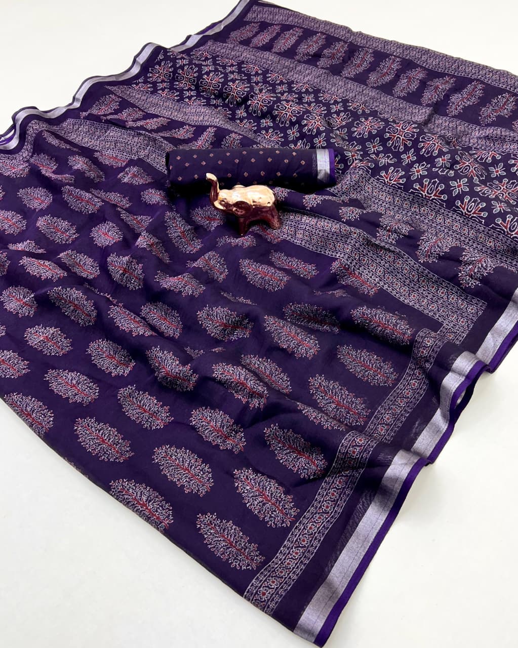 Heavy Semi-Cotton Saree with Ajrakh Print & Silver Zari Border + Matching Blouse – Ethnic Sophistication for Boutique Displays & Festive Bulk Orders