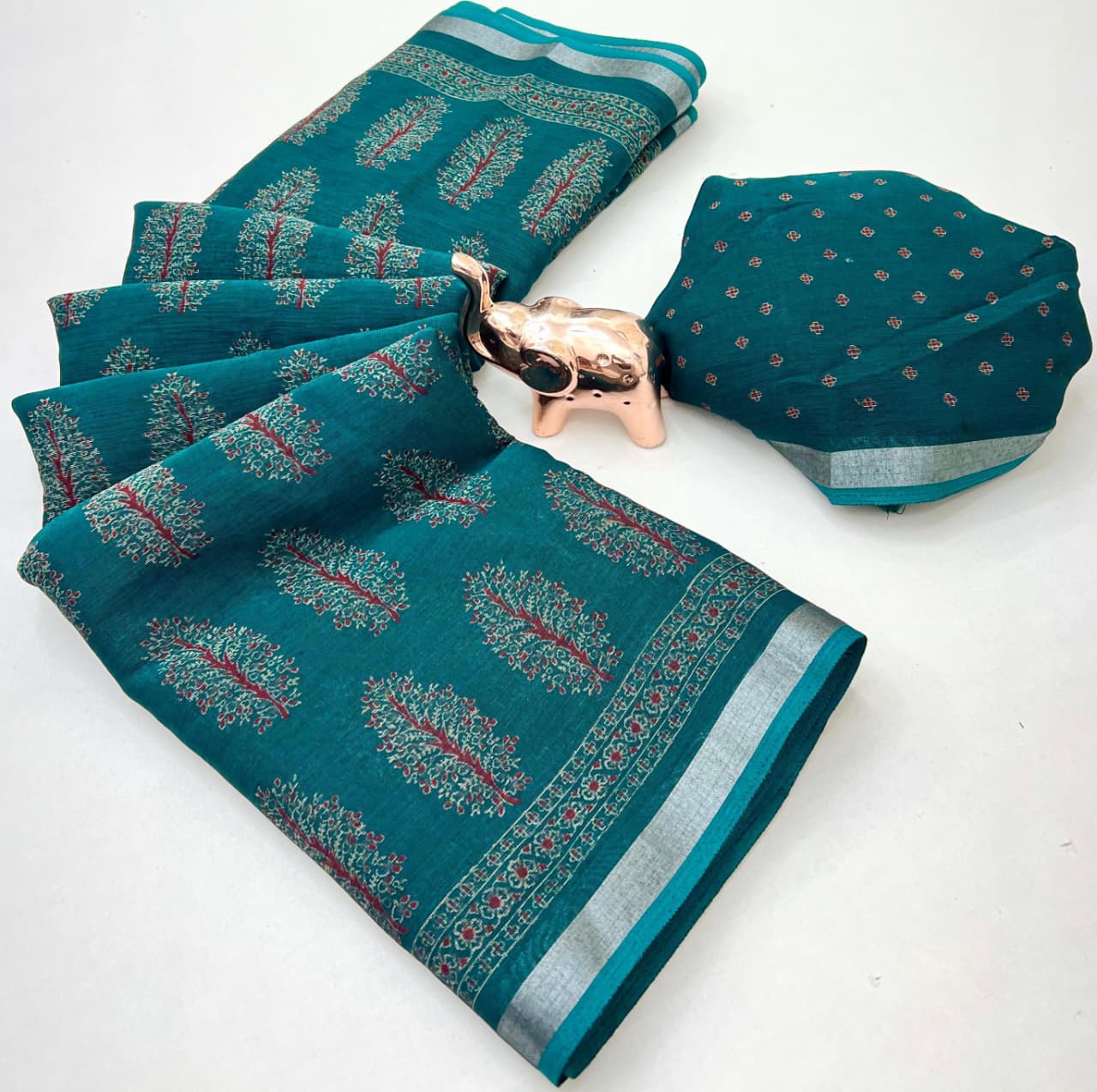 Heavy Semi-Cotton Saree with Ajrakh Print & Silver Zari Border + Matching Blouse – Ethnic Sophistication for Boutique Displays & Festive Bulk Orders