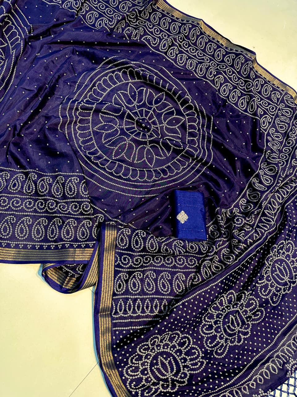 Super Hit Dola Silk Crush Premium Saree with Jacquard Border & Running Blouse – Boutique Favorite & Festive Gifting