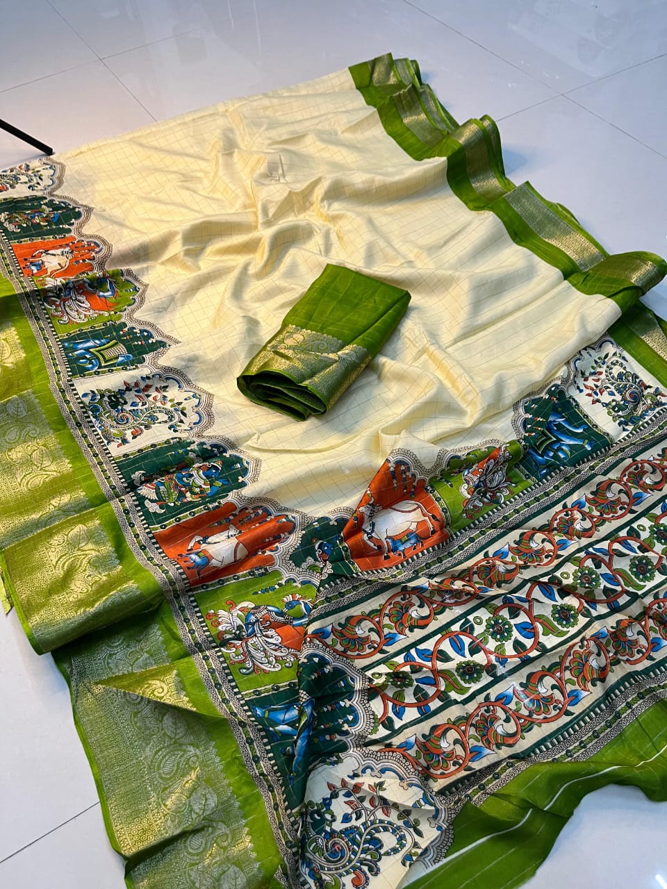 Soft Dola Silk Batik Saree with Jacquard Border – Artistic Elegance for Boutique Ethnic Collections