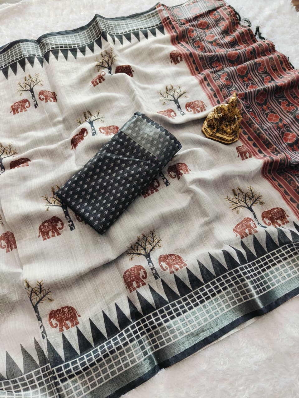 Heavy Linen Blooming Saree with Gajraj Digital Print & Motif Tussels – Premium Festive Collection