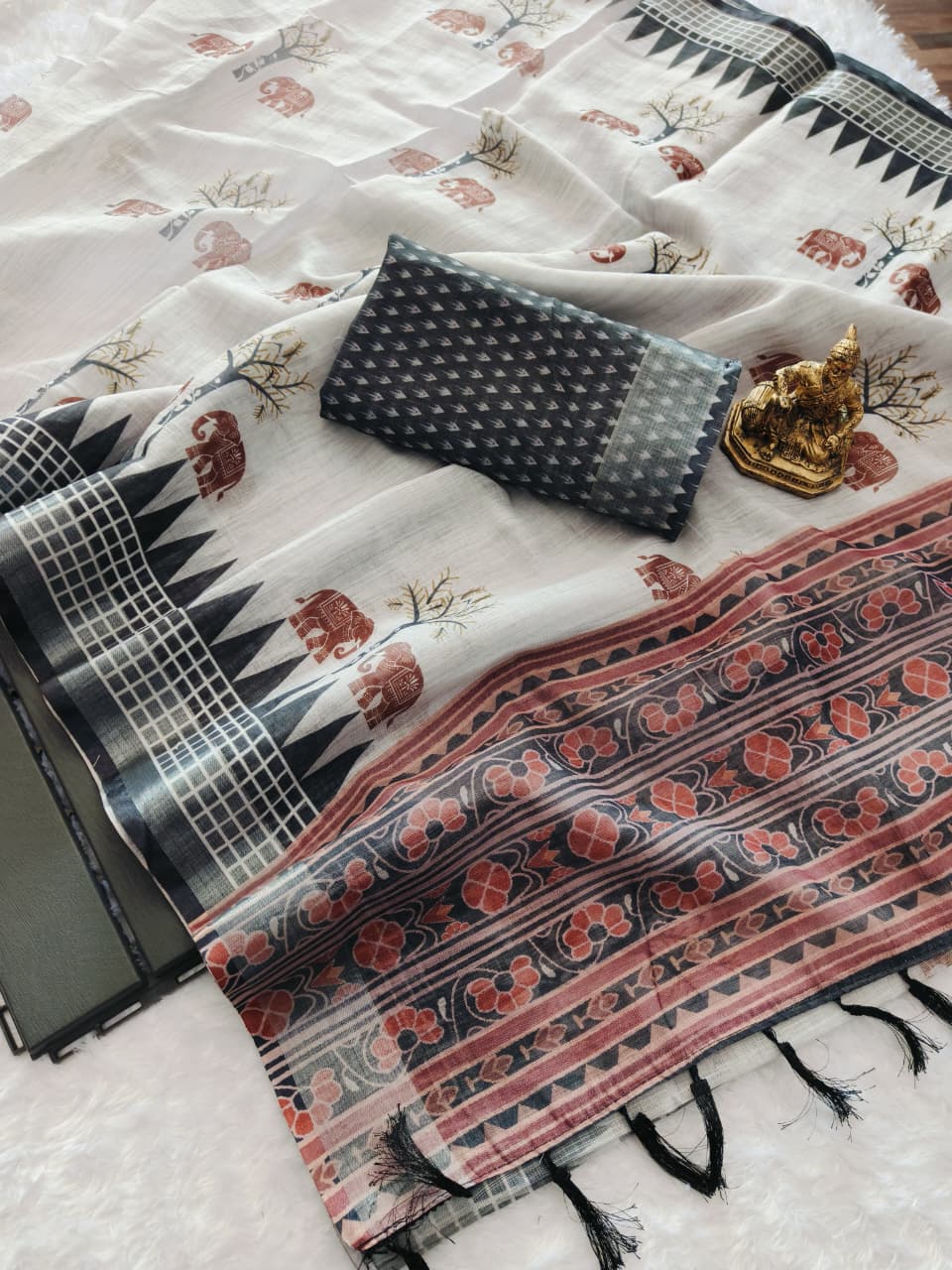 Heavy Linen Blooming Saree with Gajraj Digital Print & Motif Tussels – Premium Festive Collection