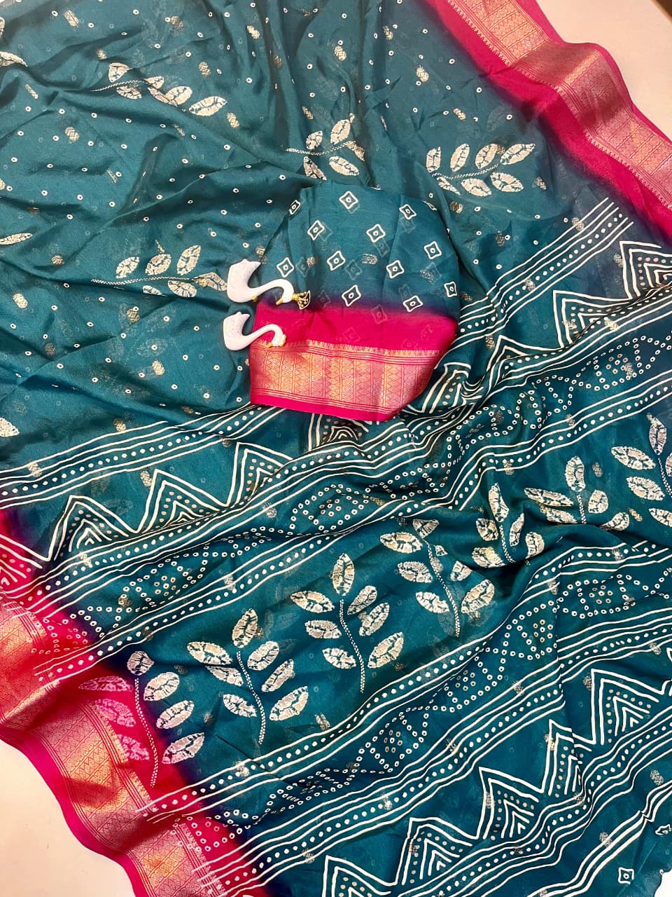 Premium Crepe Silk Saree with Jacquard Jari Butti Work & Running Blouse – Elegant Boutique Wear & Festive Gifting