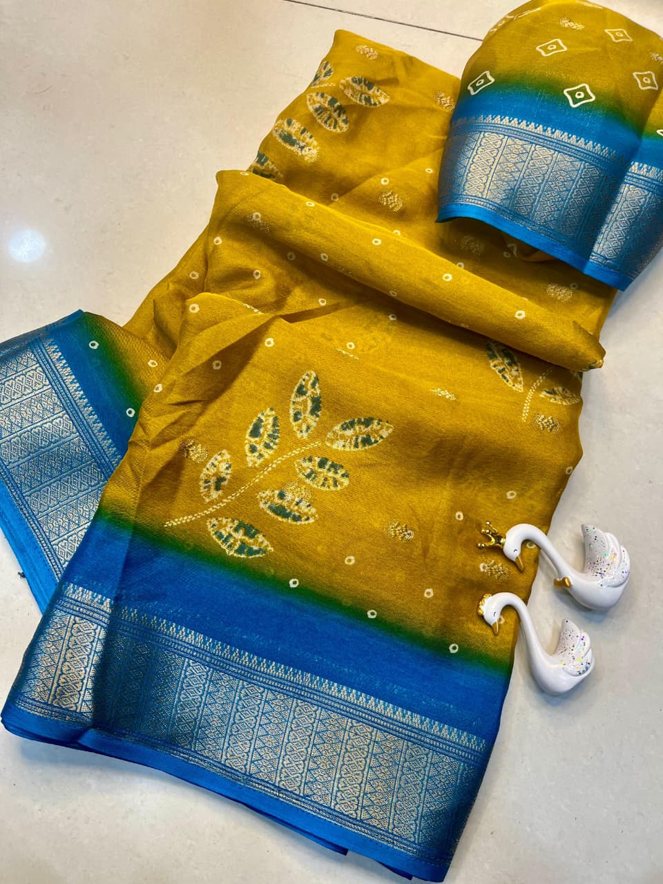 Premium Crepe Silk Saree with Jacquard Jari Butti Work & Running Blouse – Elegant Boutique Wear & Festive Gifting