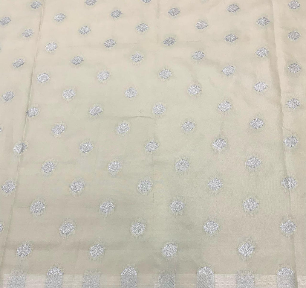 Soft Silk Saree – Woven Rose Design & Silver Zari Pallu.