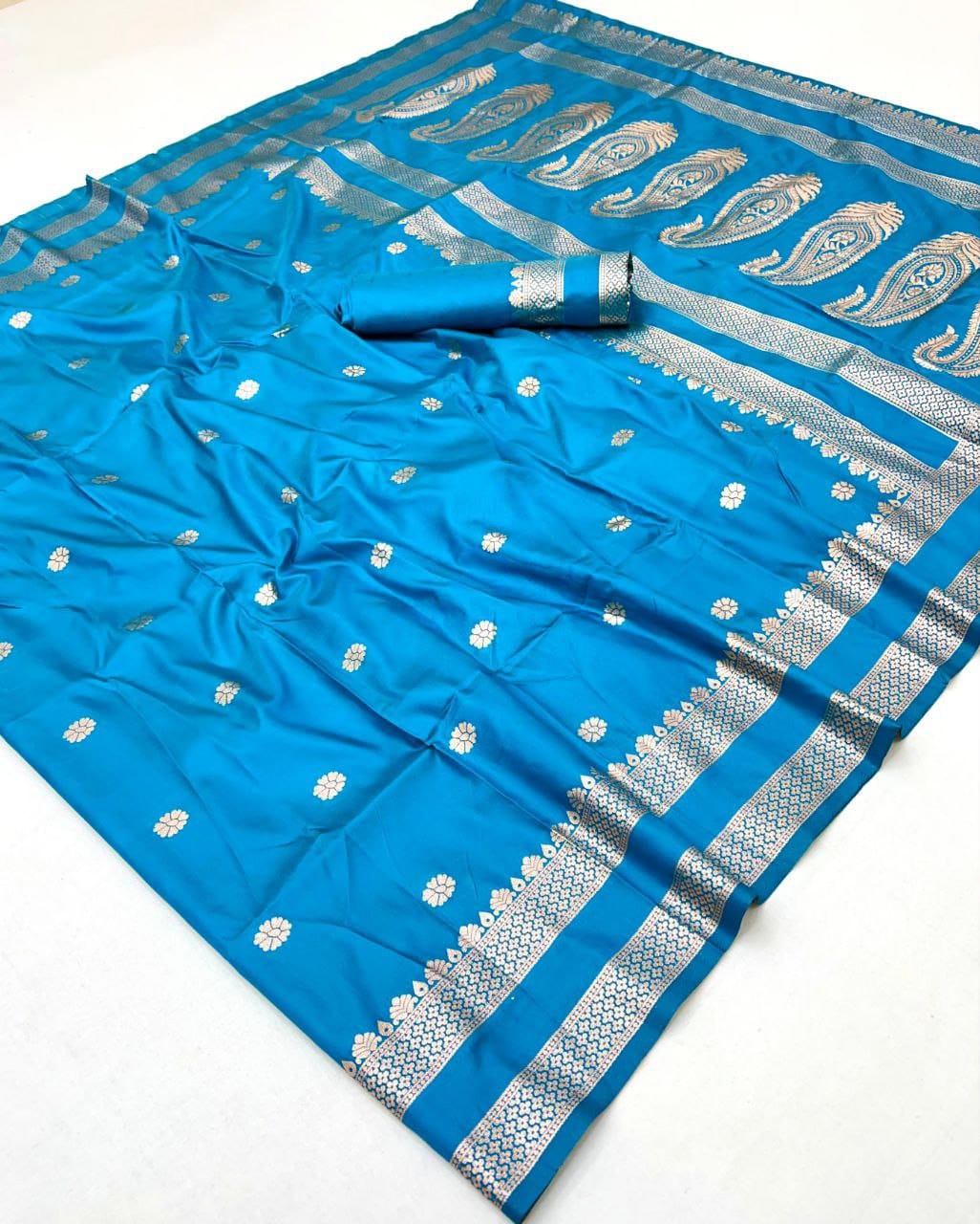 Soft Banarasi Silk Saree – Rich Pallu & Designer Border.