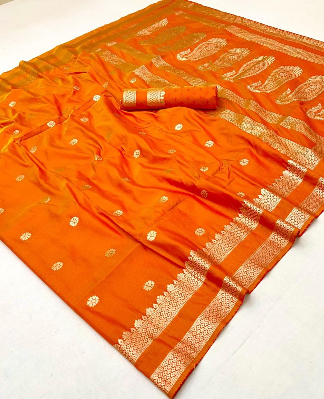 Soft Banarasi Silk Saree – Rich Pallu & Designer Border.