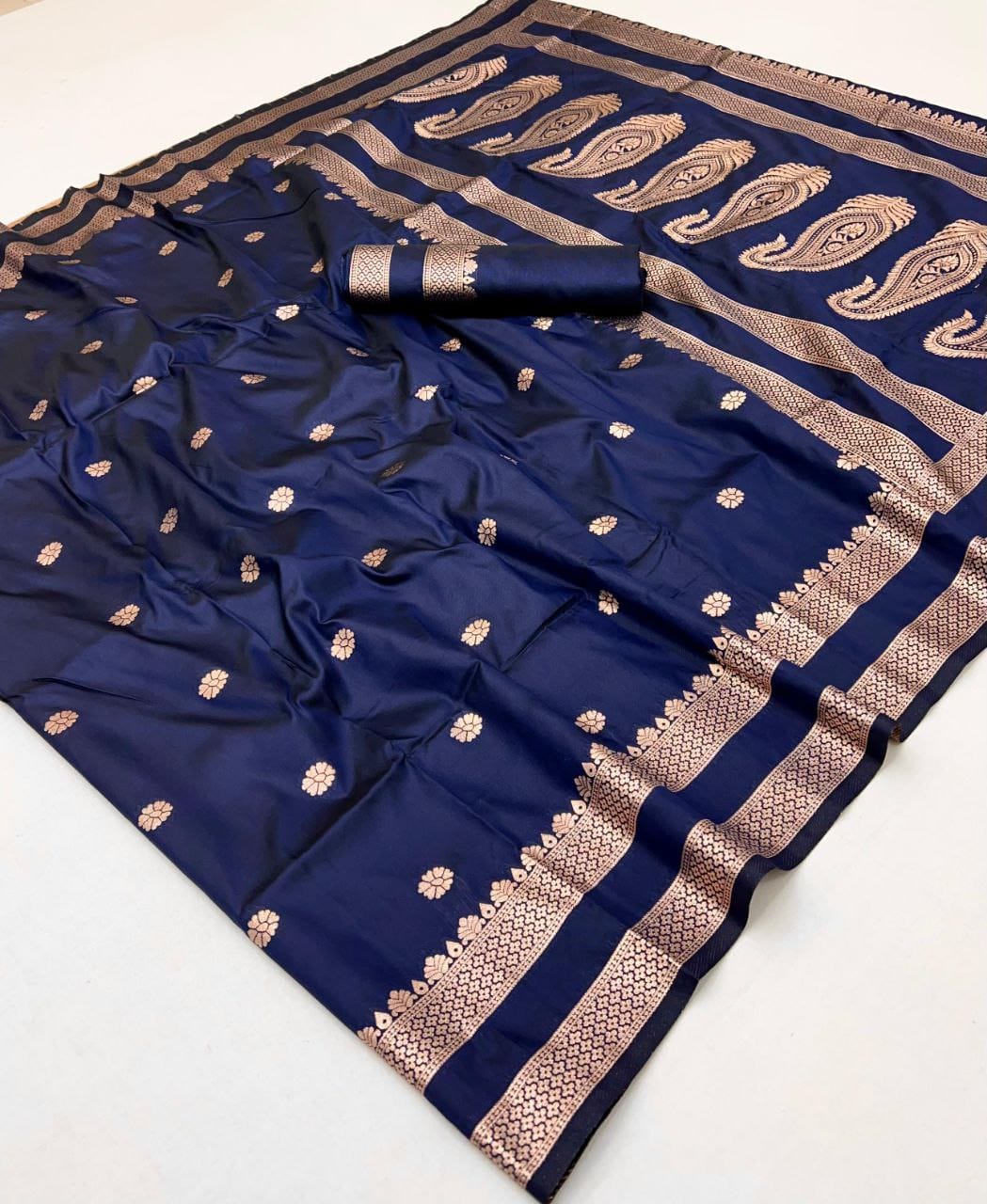 Soft Banarasi Silk Saree – Rich Pallu & Designer Border.