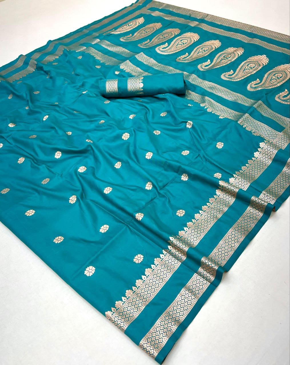Soft Banarasi Silk Saree – Rich Pallu & Designer Border.