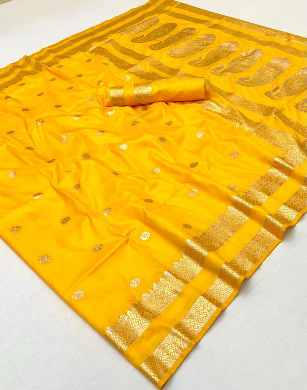 Soft Banarasi Silk Saree – Rich Pallu & Designer Border.