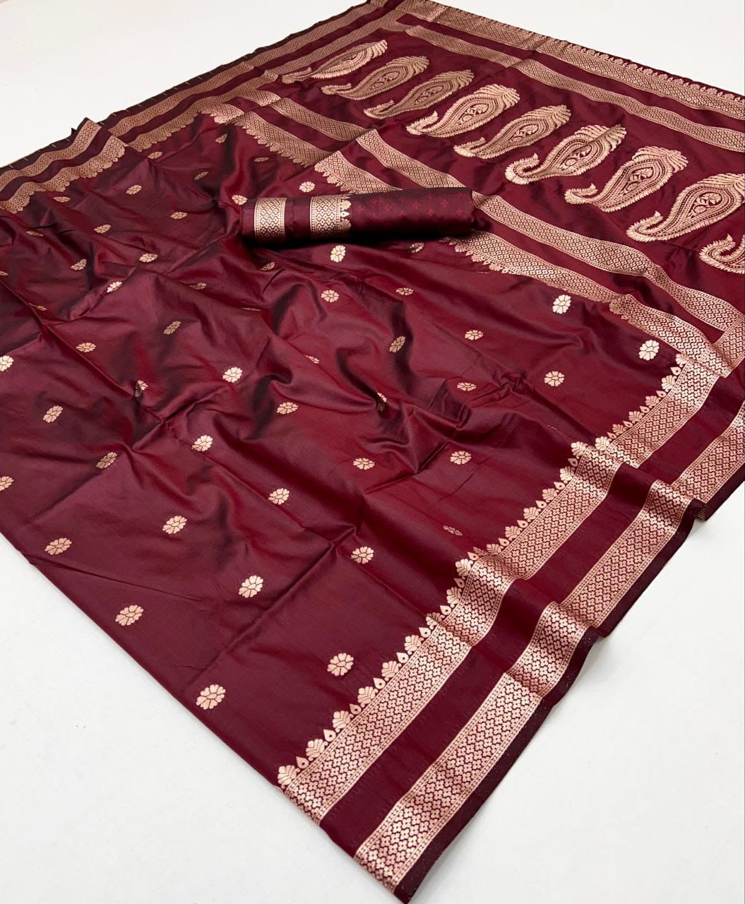 Soft Banarasi Silk Saree – Rich Pallu & Designer Border.