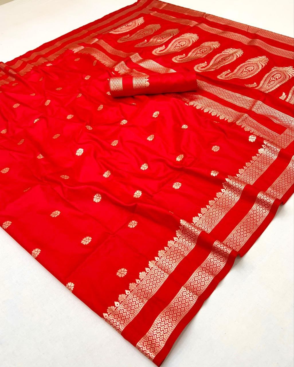 Soft Banarasi Silk Saree – Rich Pallu & Designer Border.