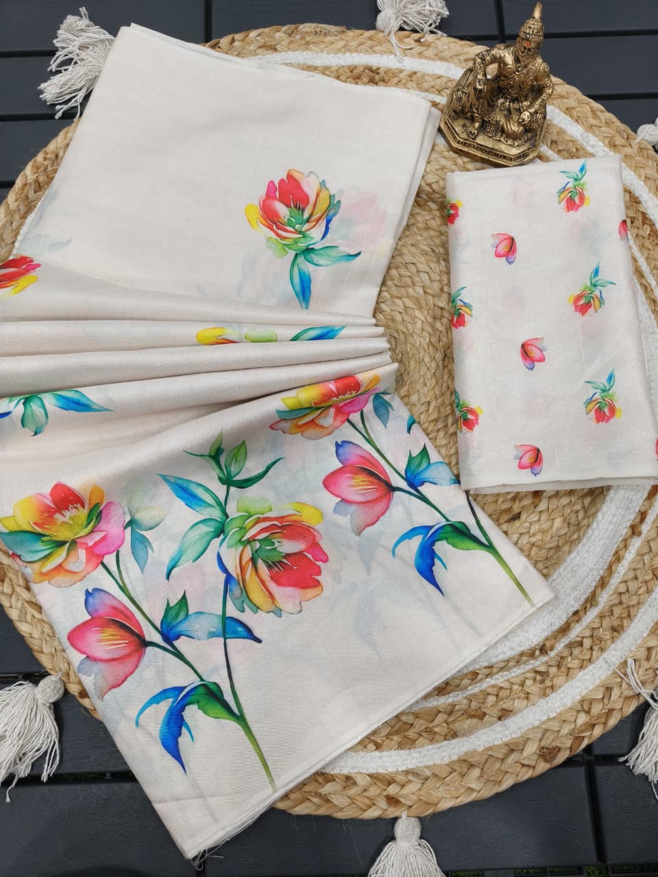 Heavy Handloom Tussar Silk Saree – Tulips Digital Print.