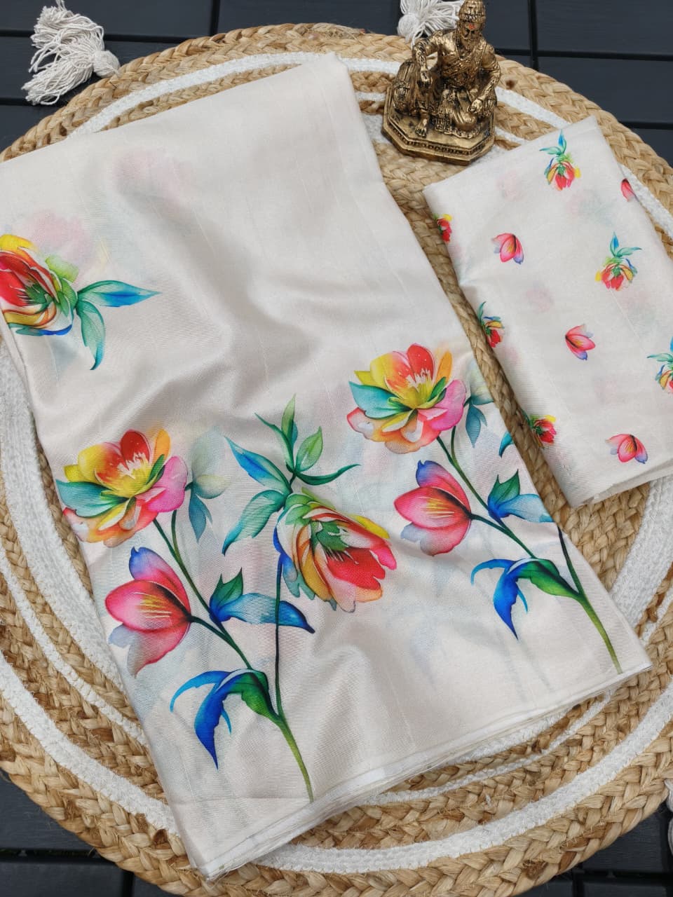 Heavy Handloom Tussar Silk Saree – Tulips Digital Print.
