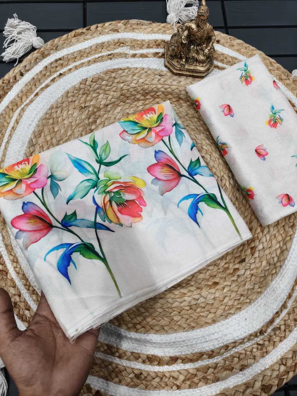 Heavy Handloom Tussar Silk Saree – Tulips Digital Print.