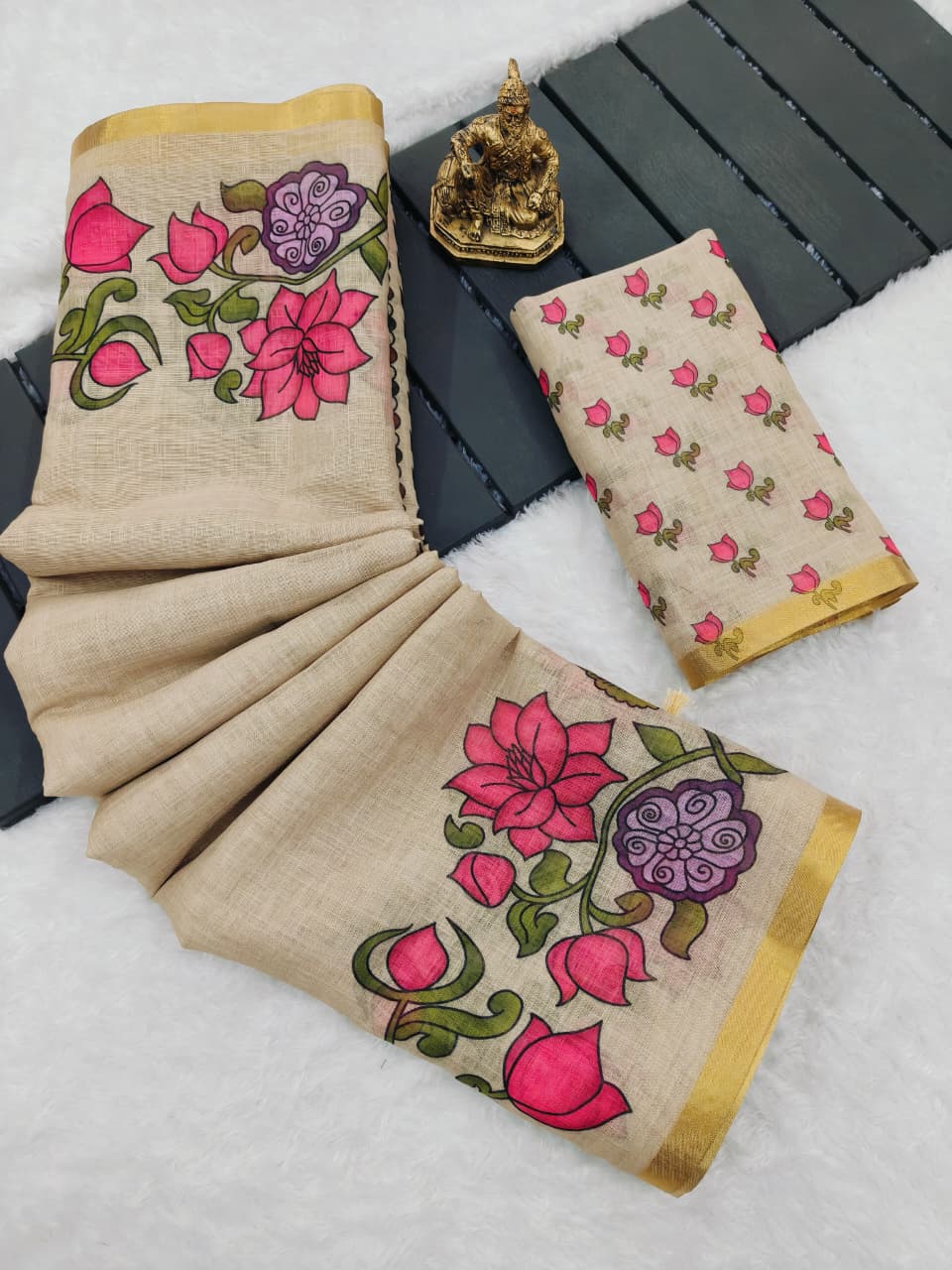 Heavy Linen Blooming Saree – Floral Digital Print with Gold Border & Motif Tassels.